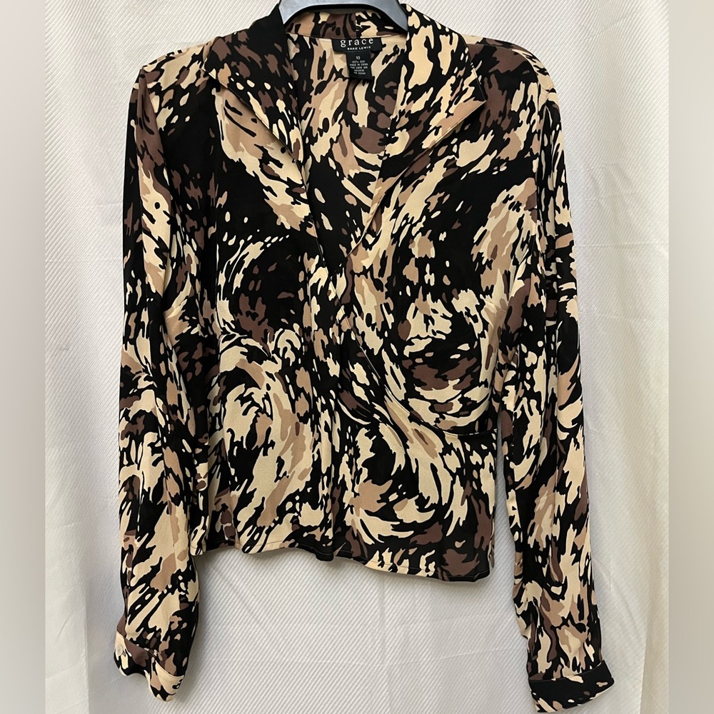 Silk. Grace Black and Cream cross front Swirl Blouse  10.  NWOT